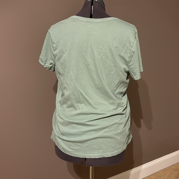 Universal Thread Tshirt - Picture 2 of 3